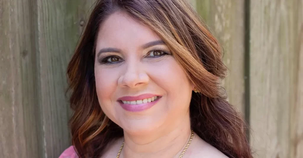 Idabelle Vélez y su primera producción ERES MI VIDA - Música Cristiana - Emisora Juvenil