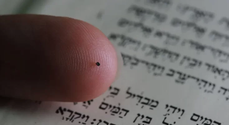 Increíble inventan la biblia mas pequeña del mundo - Noticias Cristianas - Emisora Juvenil