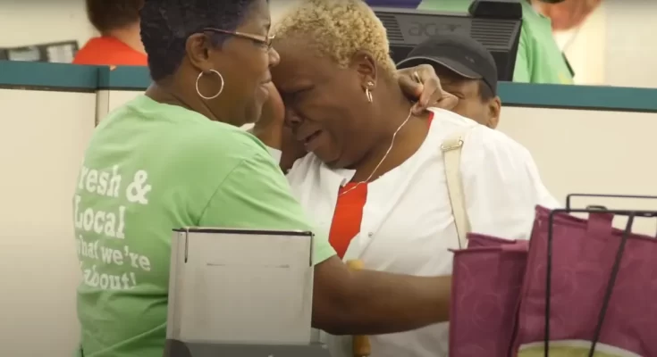 Pastores hablan de Cristo pagando las compras de clientes en un supermercado - Noticias Cristianas - Emisora Juvenil