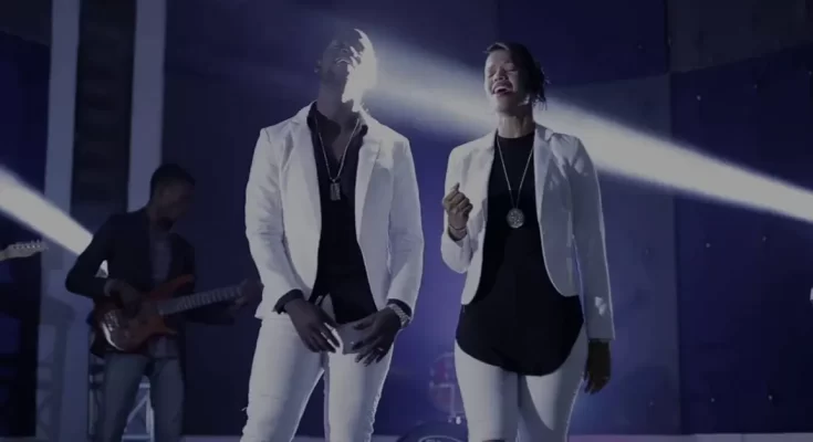 Un Nuevo Amanecer Video Oficial de RL y Vanessa - Música Cristiana - Emisora Juvenil