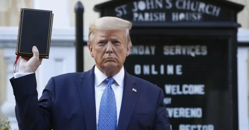 Código de la Biblia habla sobre la victoria de Donald Trump - Noticias Cristianas - Emisora Juvenil