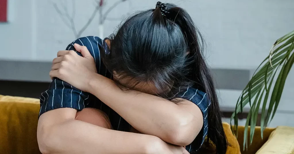Joven revela cómo fue violada de niña por Testigos de Jehová - Noticias Cristianas - Emisora Juvenil