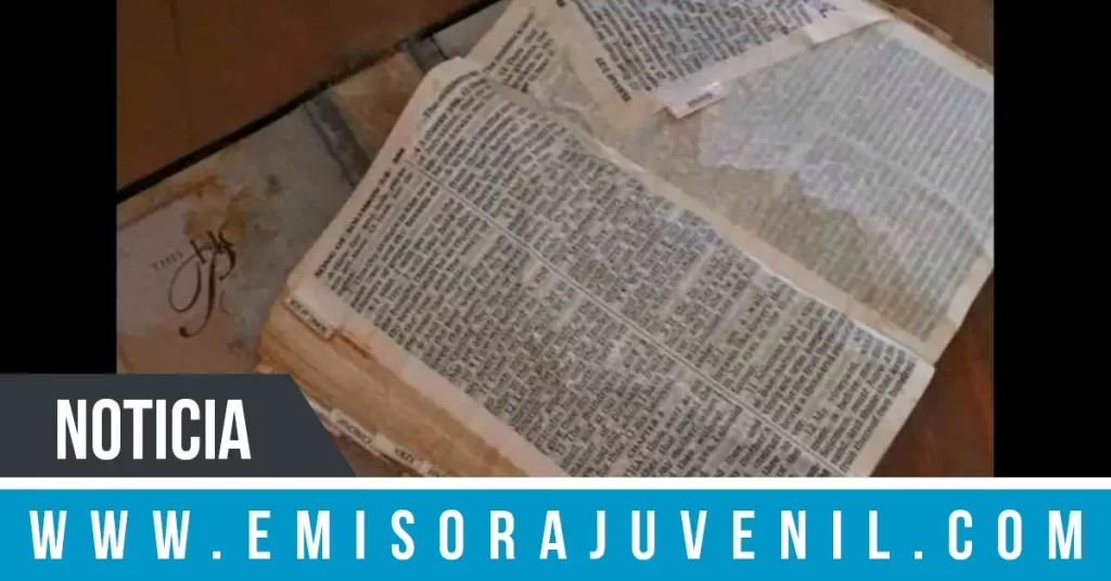 Mujer impactada por el mensaje de una Biblia que encontró tras inundaciones por huracán Harvey - Noticias Cristianas - Emisora Juvenil