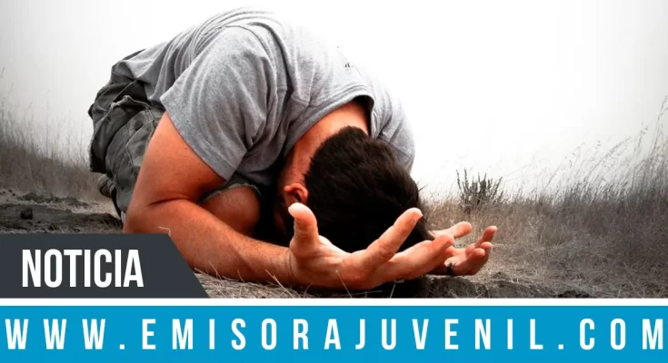 Tras desastres por el paso del huracán María, en Puerto Rico cristianos alaban a Dios en las calles - Noticias Cristianas - Emisora Juvenil