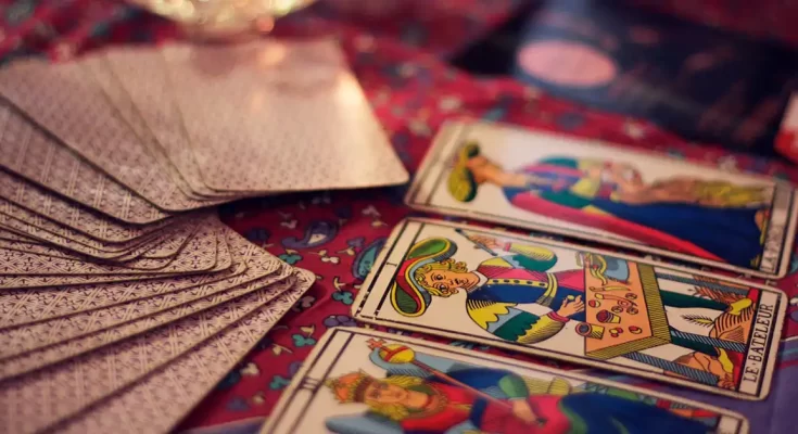 Sorprendente: Megaiglesia inventa un tarot cristiano - Noticias Cristianas - Emisora Juvenil